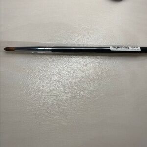 Morphe M560 detailed crease brush